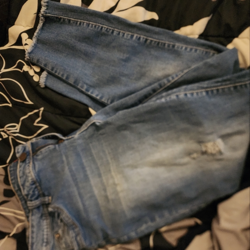 Frayed skinny jeans